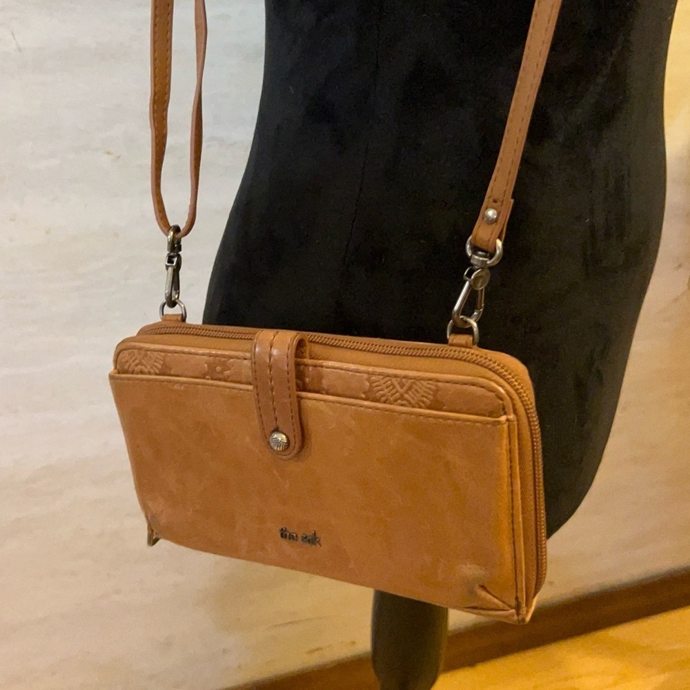 The Sak Brown Leather Crossbody Bag - Picture 13 of 13